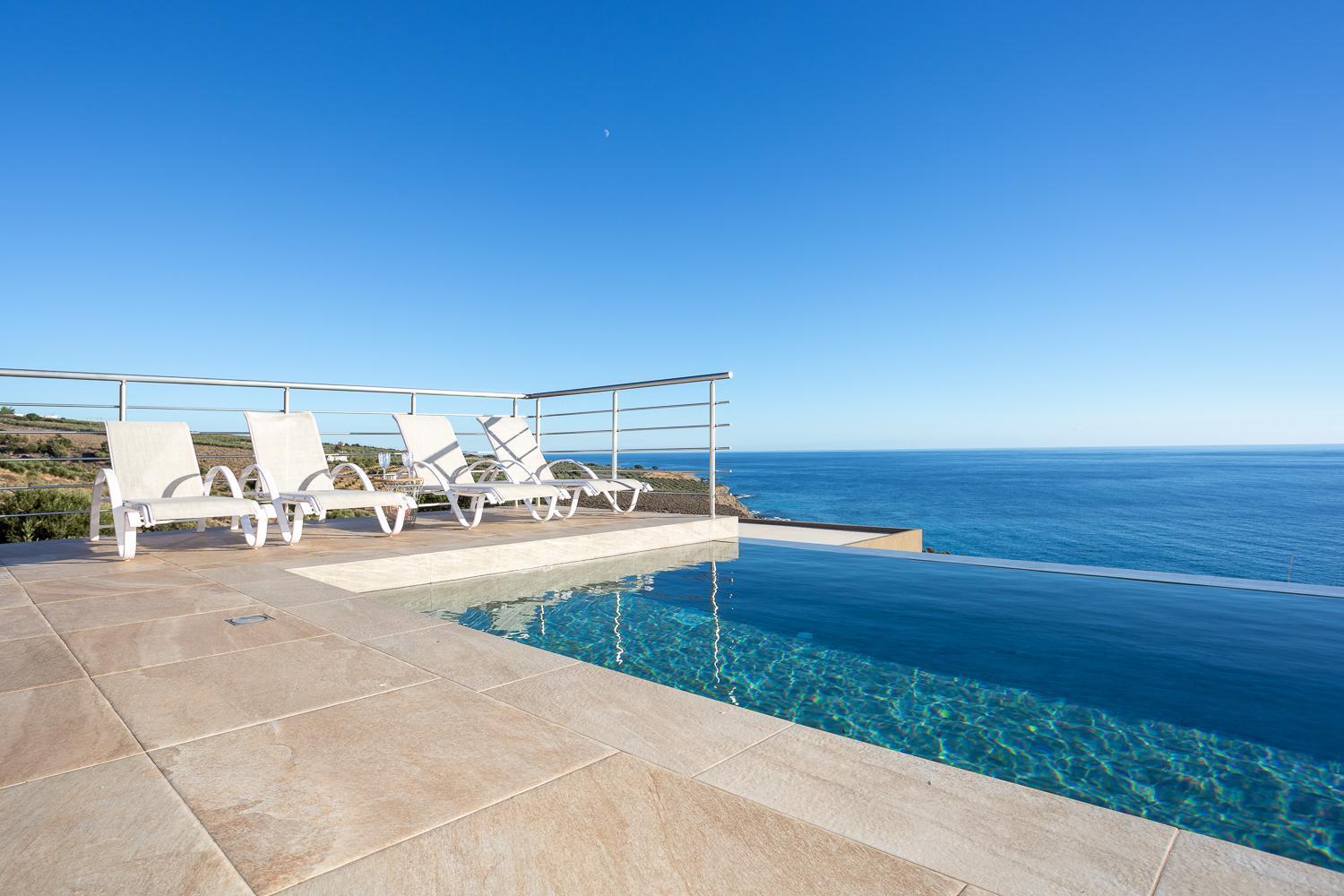 Olive And Aloe Villas Nomikianá Екстериор снимка
